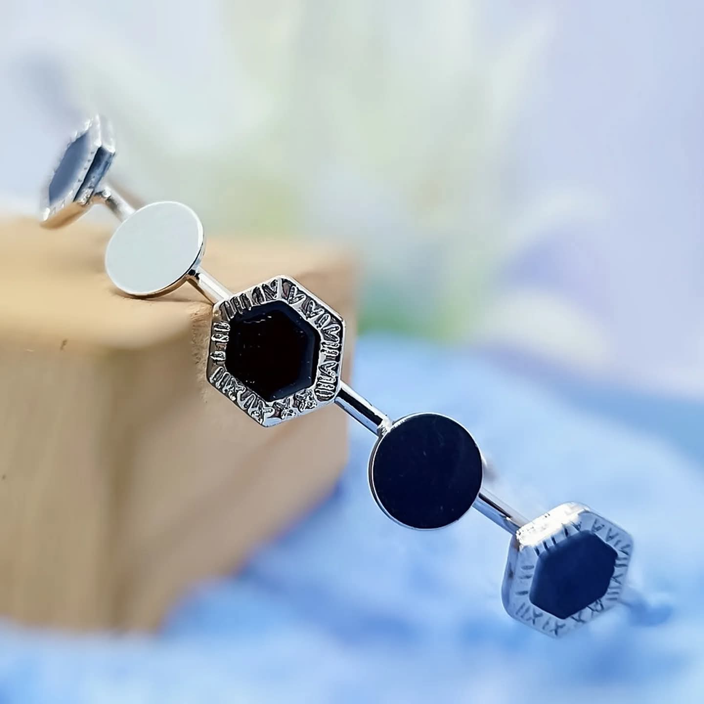 ✨ Elegant Silver Bracelets – Unique Shapes & Modern Design