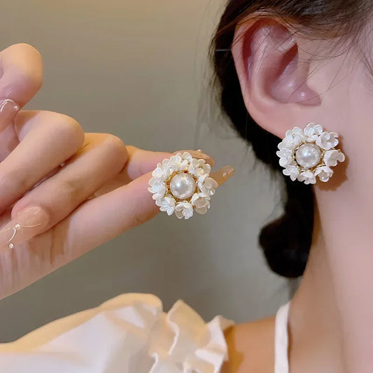 Sweet Romantic Resin White Flower – Elegant Women’s Jewelry Accessory